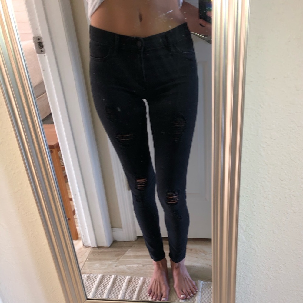 Black ripped skinny jeans